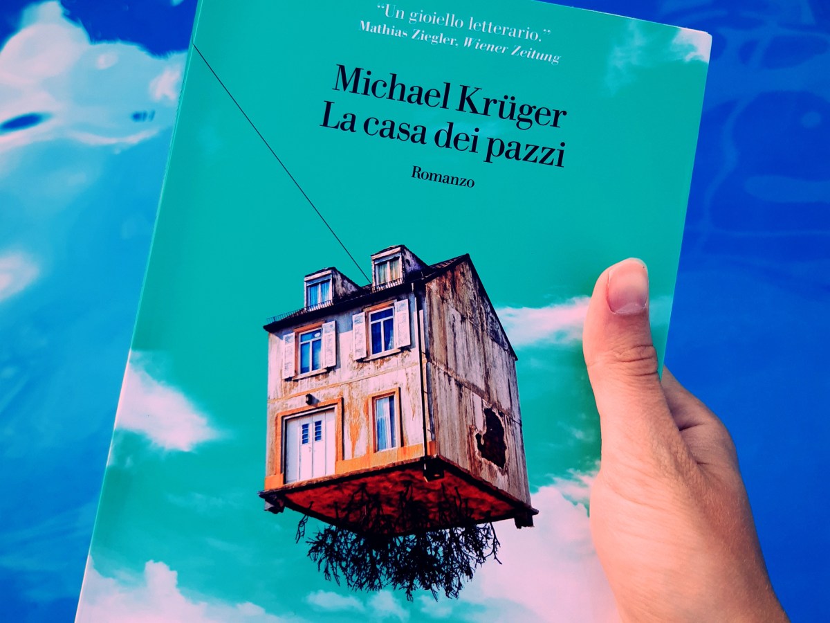 Per chi si è perso e non sa dove ritrovarsi: l’esilarante ricerca di sé ne “La casa dei pazzi” di Michael&nbsp;Krüger