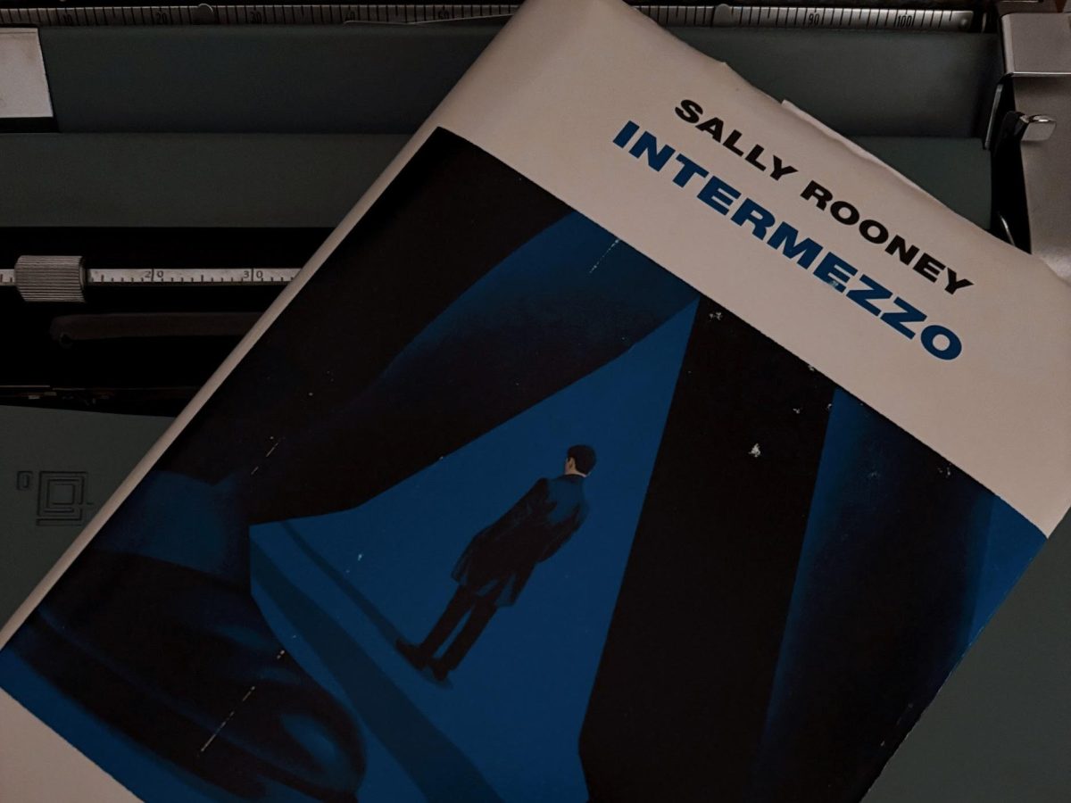 Se pensi ancora a quell’evento che ha cambiato la tua vita, puoi leggere “Intermezzo” di Sally&nbsp;Rooney